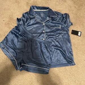 large nine west sleep set w tags